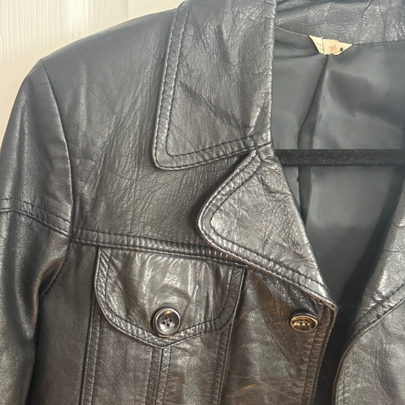 Vintage Men's Black Leather Jacket - Picture 5 of 13